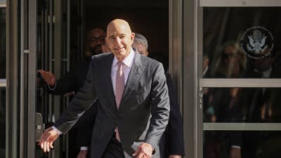 Tom Barrack discute du dossier syrien à la Maison Blanche avec Trump et Rubio.