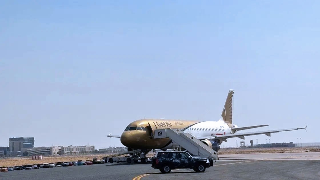 Security alert in Kuwait due to a bomb threat on a Bahraini plane.