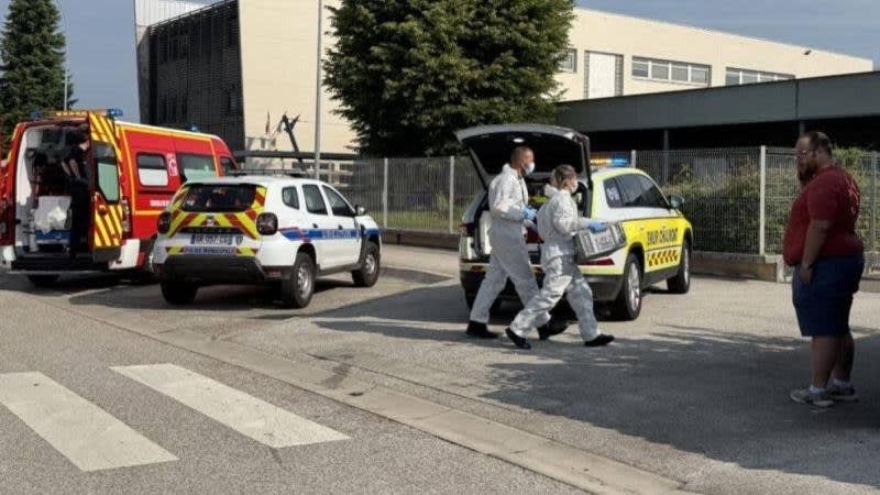 French student ends the life of a teaching supervisor by stabbing.