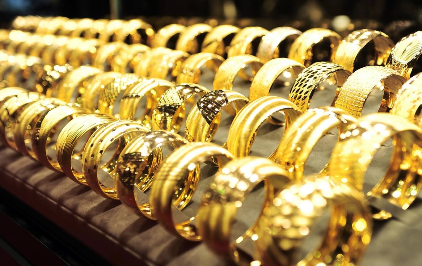 Gold prices are rising amid anticipation of US inflation data and trade negotiations developments.