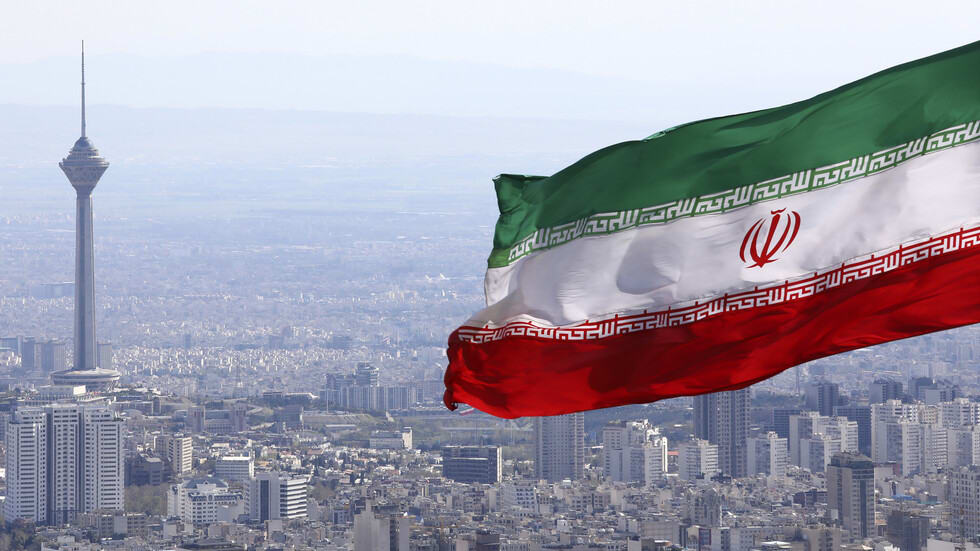 Explosion on a ship carrying methanol at the port of Dayr in Iran results in the death of 3 and injury of 10.