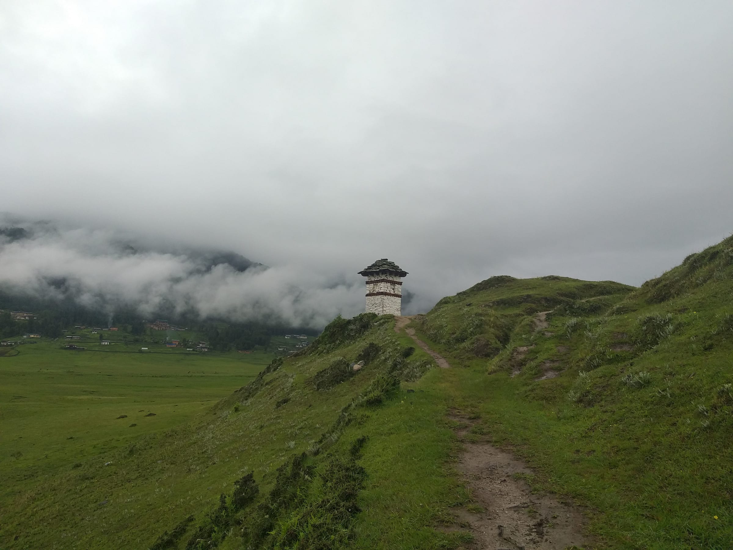 Bhutan affordable  — With Chele La Pass — photo 4