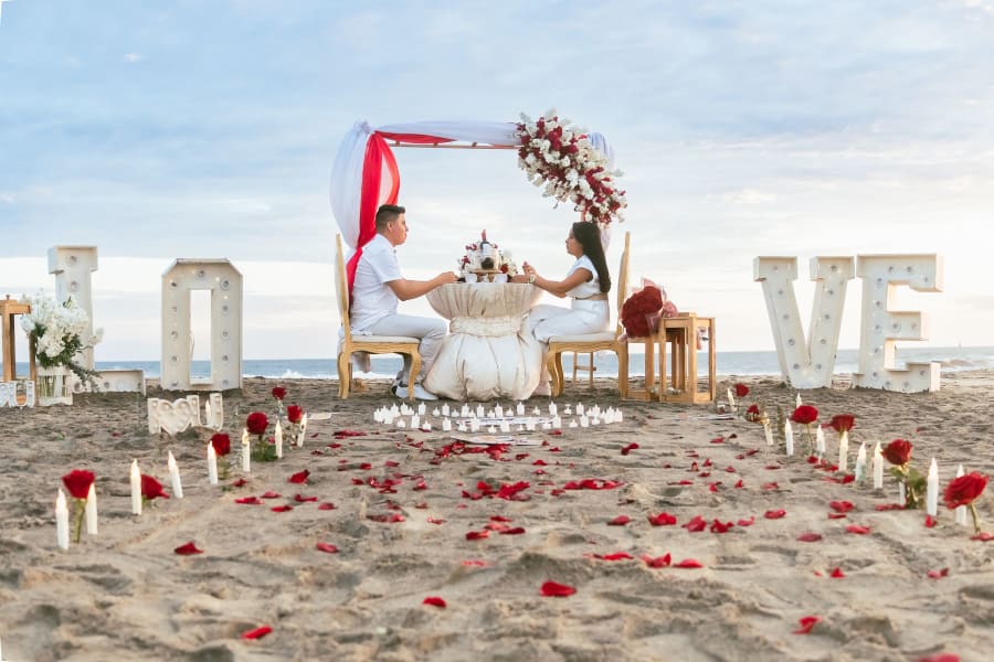 Honeymoon beach dinner