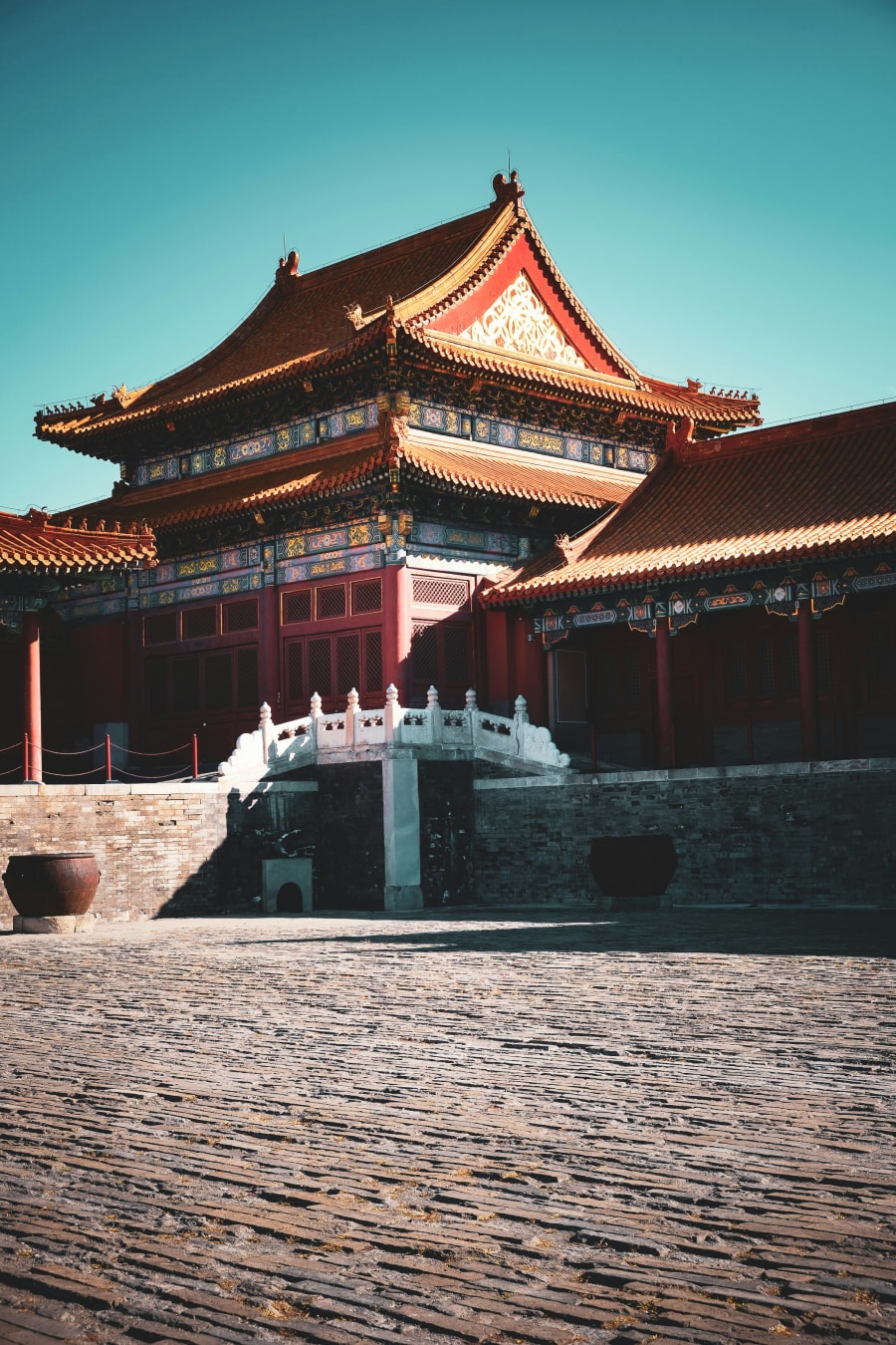Explore traditional Chinese streets, local markets and regional food culture.