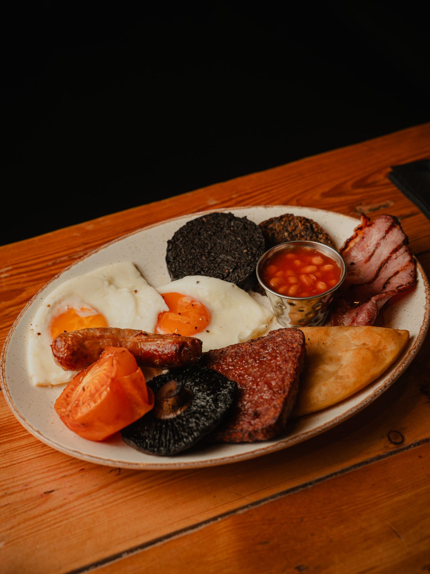Full Scottish breakfast at Newsroom, Edinburgh