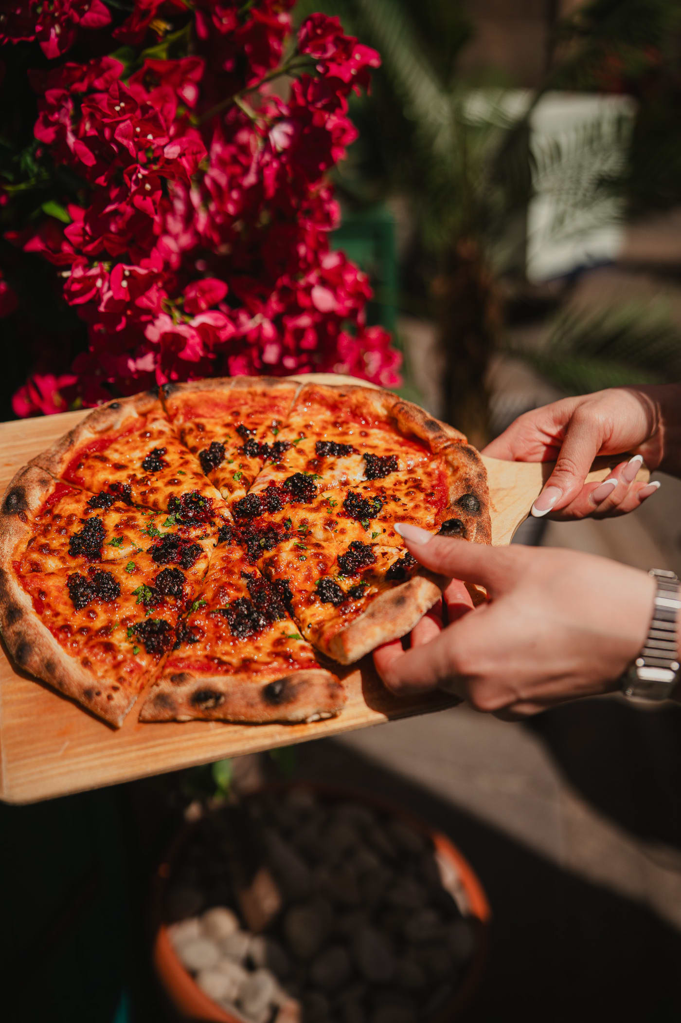 Sharing a wood-fired pizza between hands at Rose Street Garden, Edinburgh