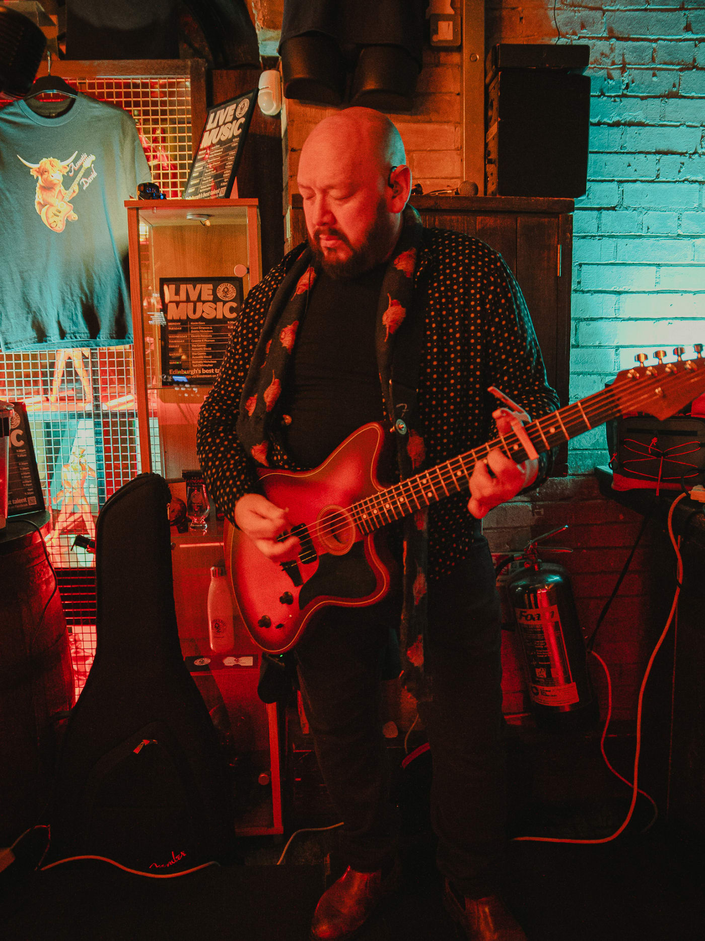 Live guitarist performing at The Piper's Rest, Edinburgh