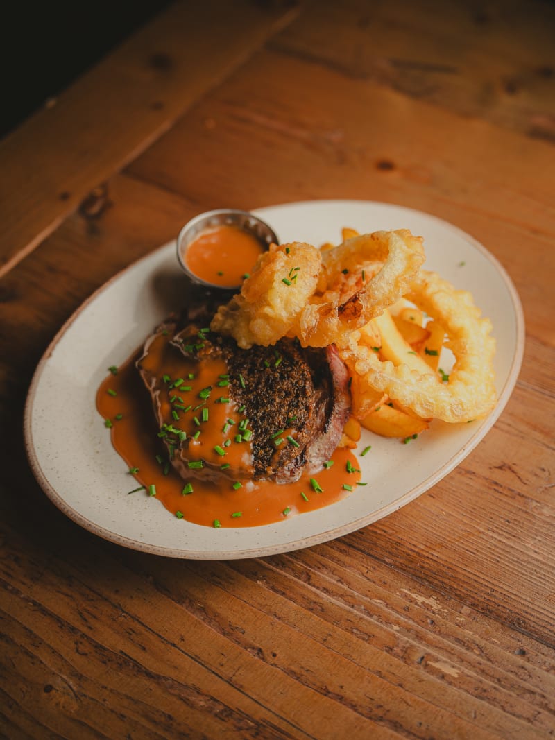 Steak with onion rings at The Piper's Rest, Edinburgh