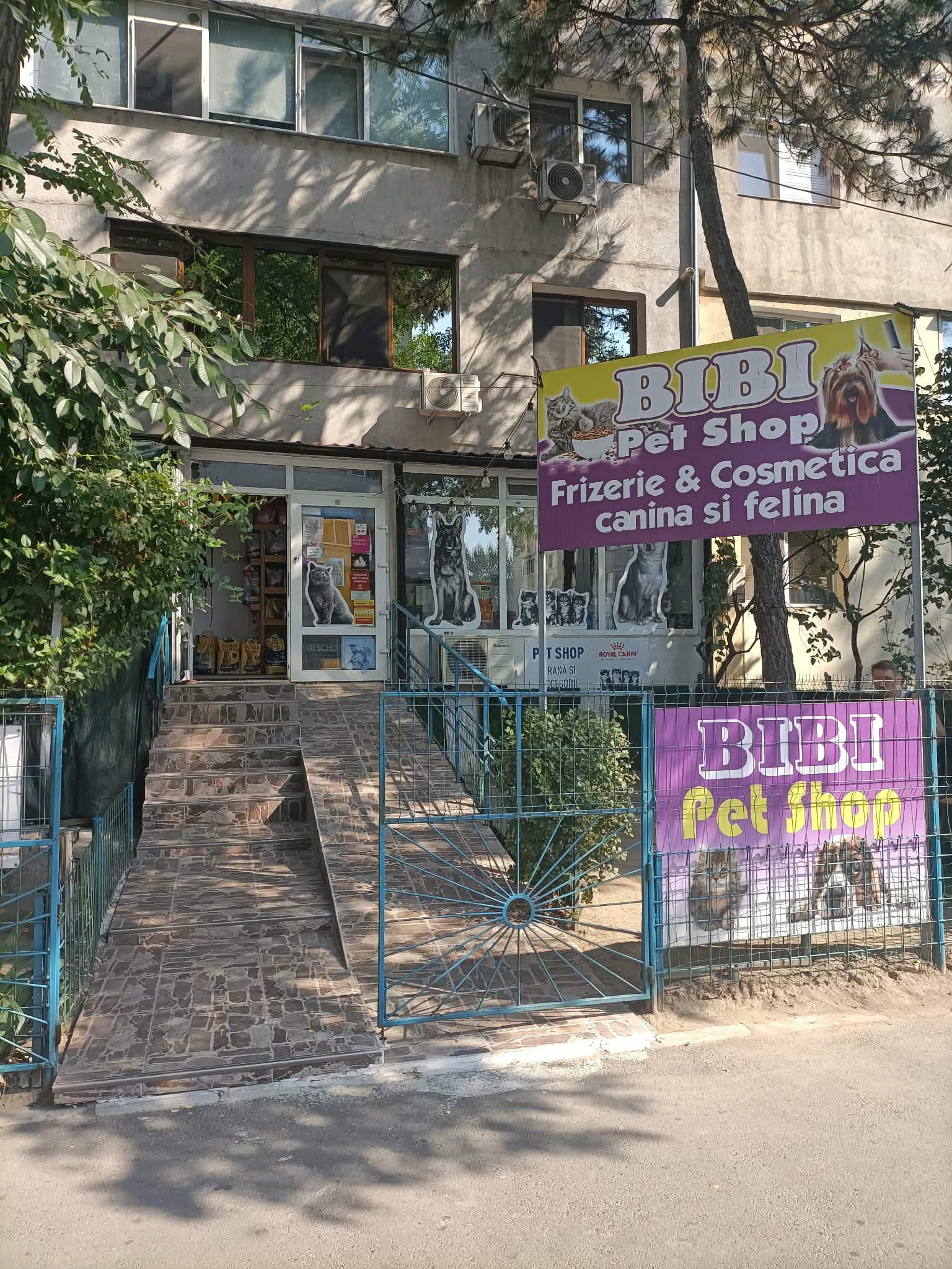 Fațada magazinului Bibi la Grivei din Brăila