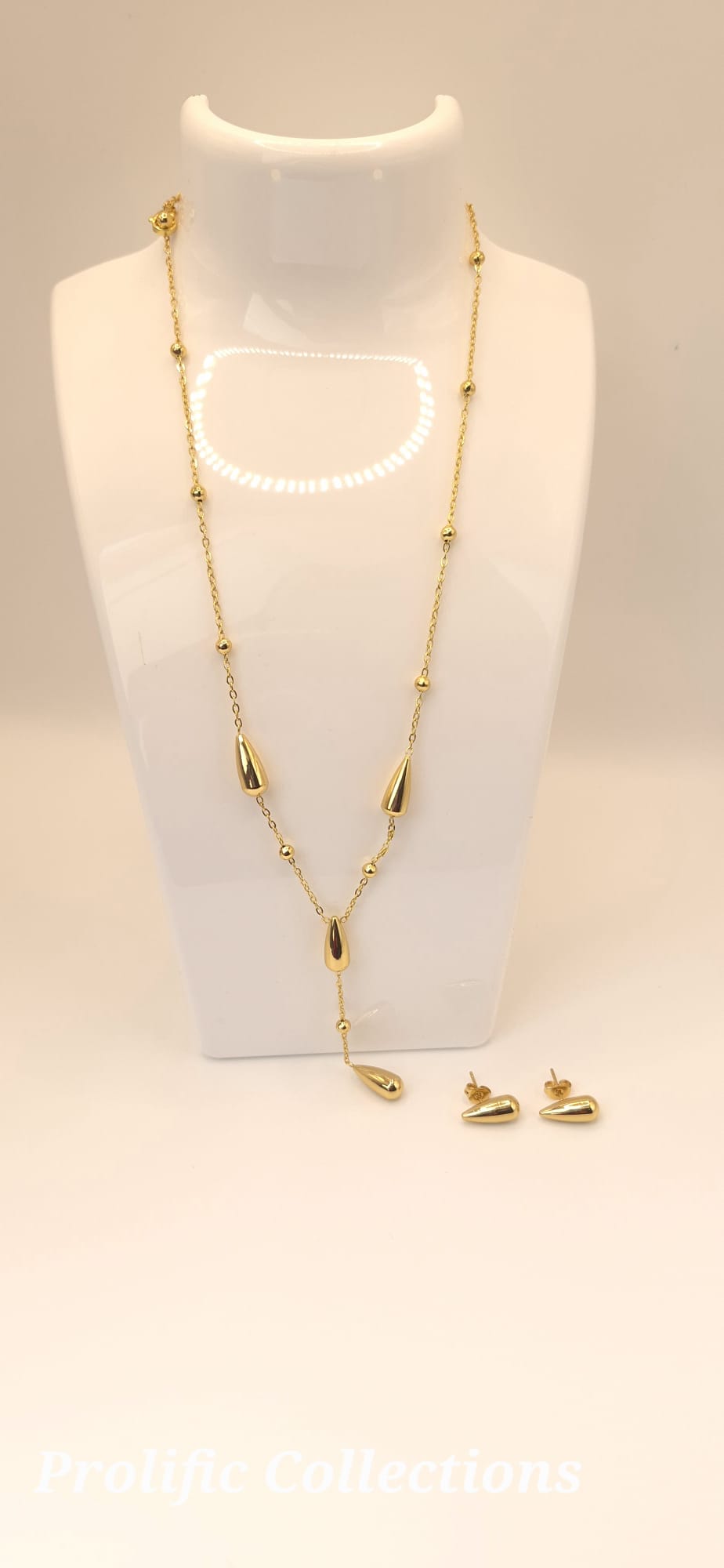 Elegant Gold Teardrop Jewelry Set