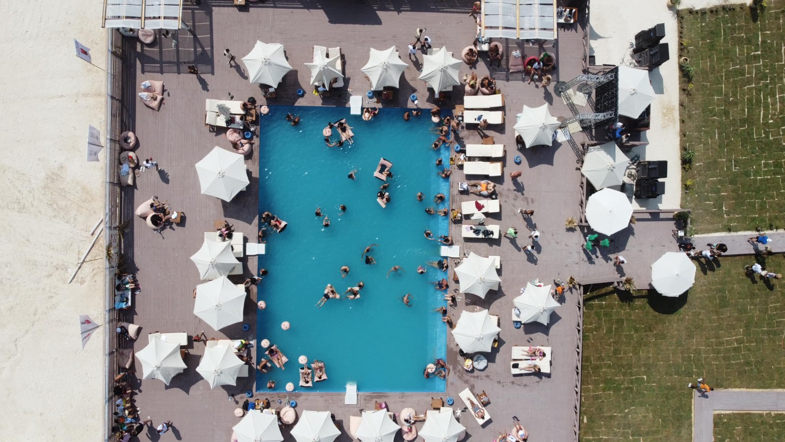 Notch Beach Club — 8