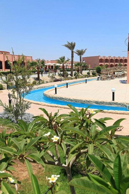 ثري كورنرز هابي لايف — 12