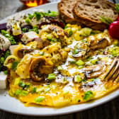 Omlet sa sirom i pečurkama