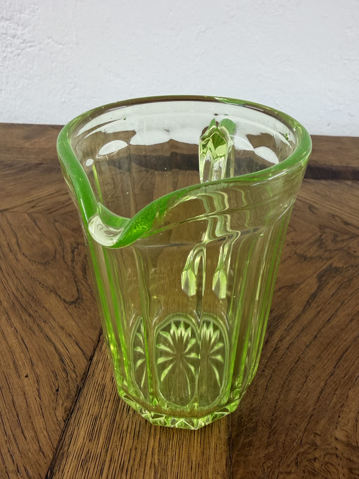 Starožitný džbán z uranového skla, Art Deco, 20.–40. léta — fotka 2