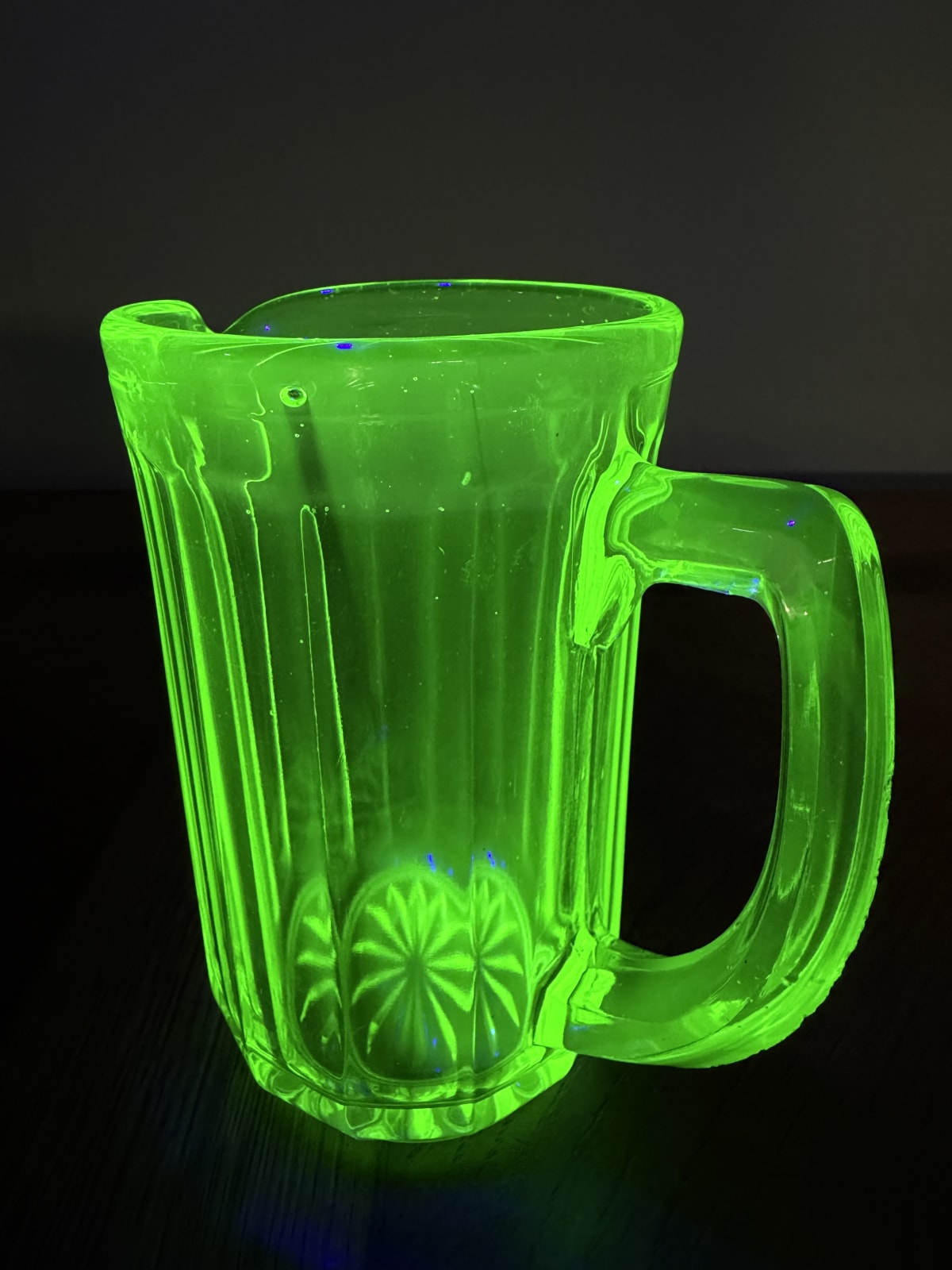 Starožitný džbán z uranového skla, Art Deco, 20.–40. léta — fotka 6