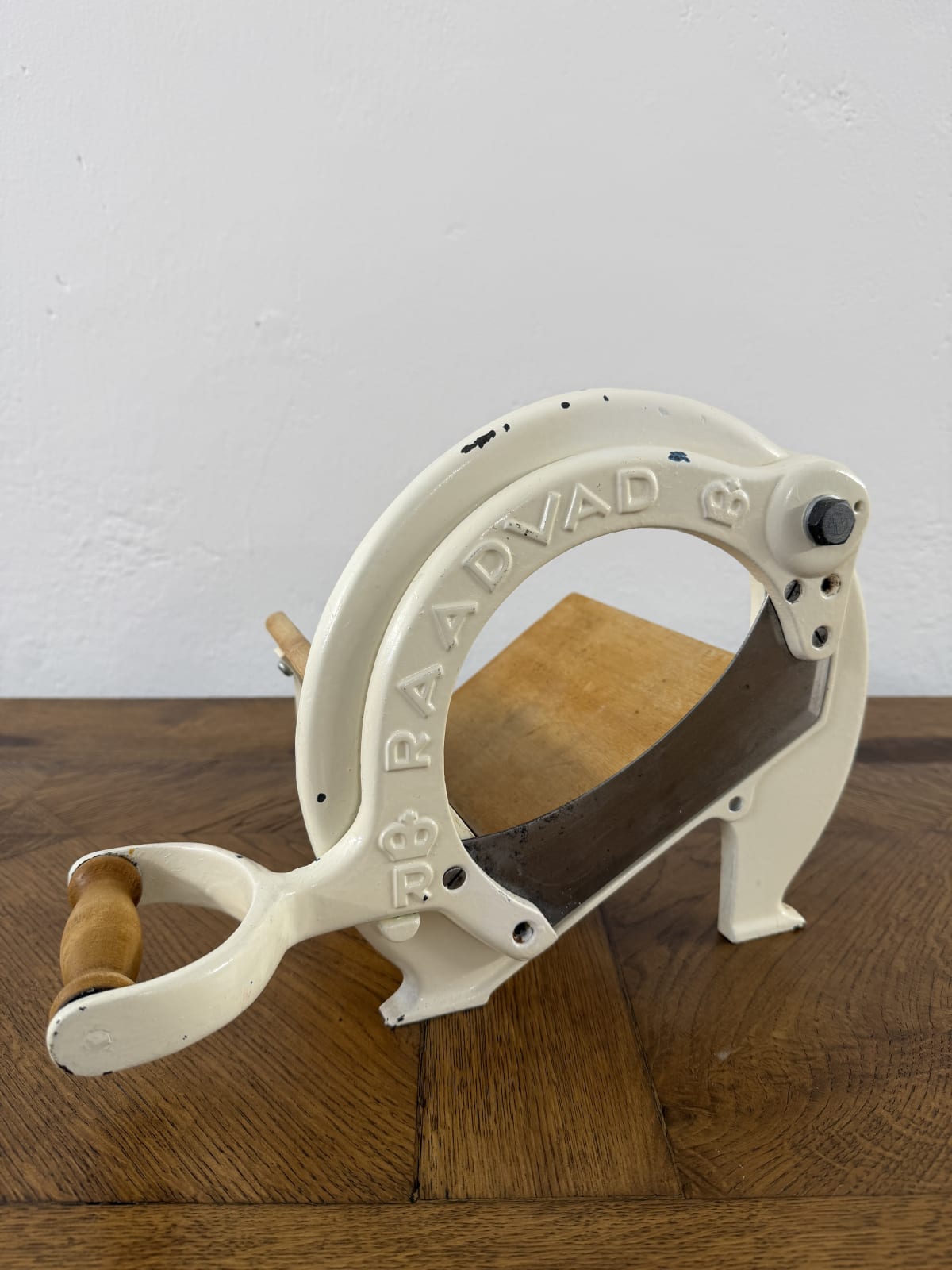 Retro litinový kráječ na chléb Raadvad Model 294
