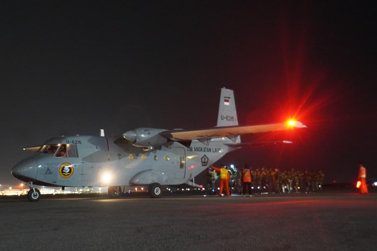Menembus Gelapnya Malam, Casa Wing Udara 2 Laksanakan flight support Terjun Malam