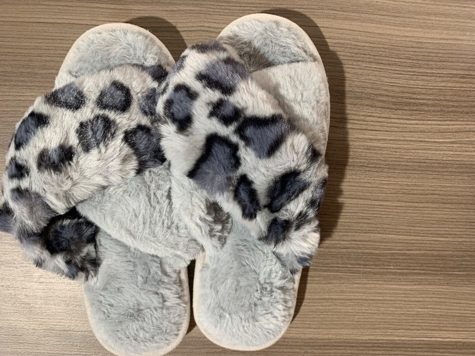 Open toe cross house slippers, photo 2 of 3