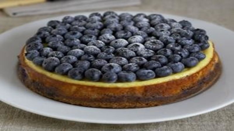 baked cheesecake with blueberries
