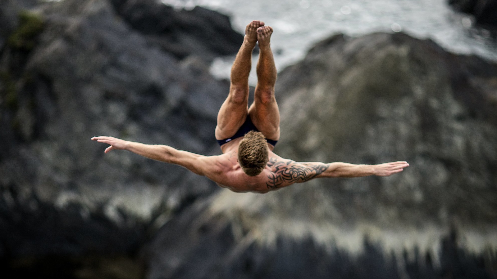 Red Bull Cliff Diving Guide to different dives Dave Channel