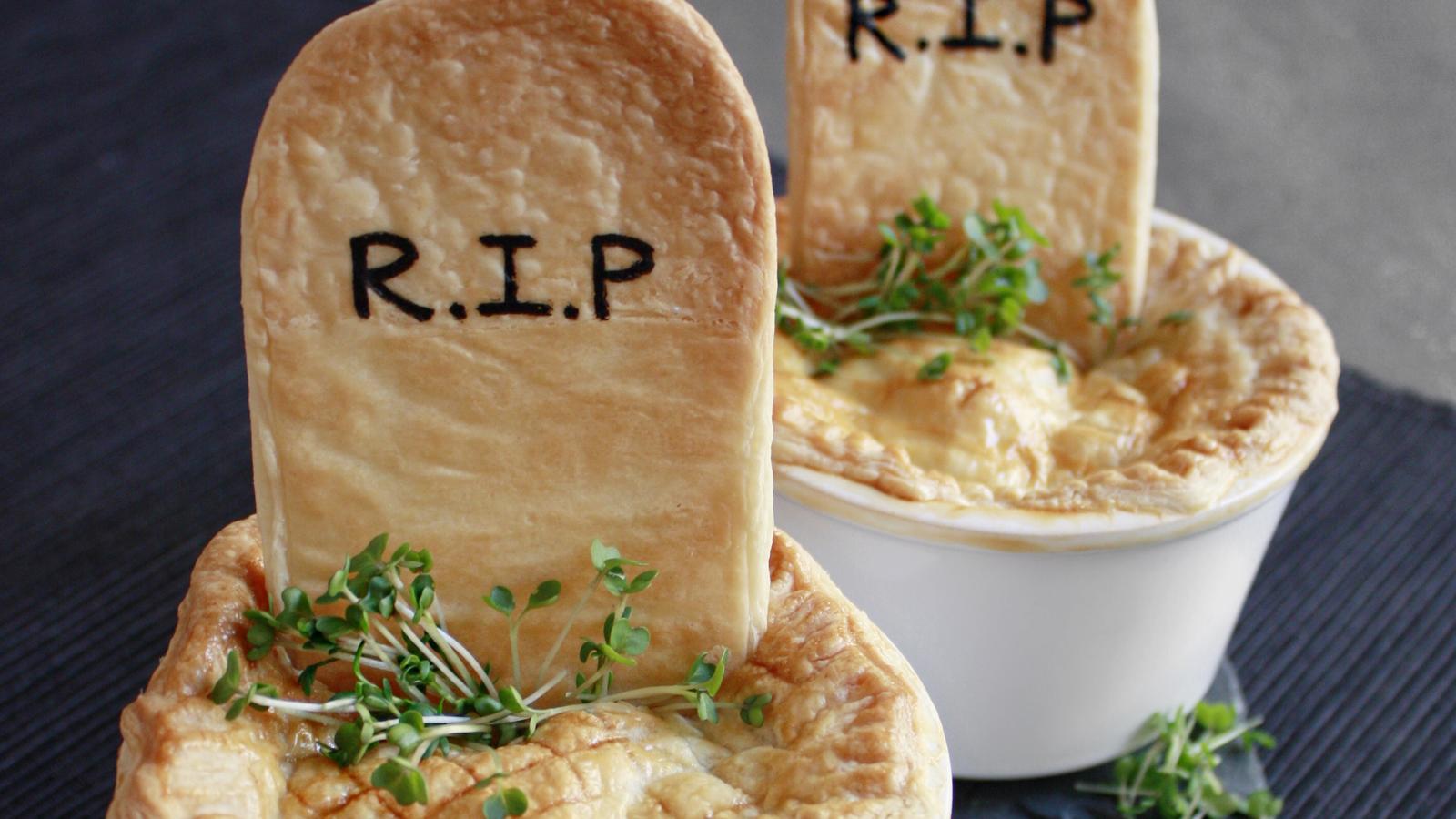 Milly Cookbook Chicken, Leek, pancetta and Mushroom Grave Pies