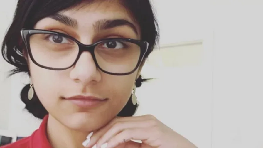 Hindlar haqida porno filmlarni tomosha qiling Mulatto ayol onlayn onanizm bilan shugullanadi