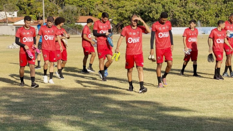 Jogadores do Flamengo PI ameaçam paralisar treinos por falta de pagamento antes de semifinal