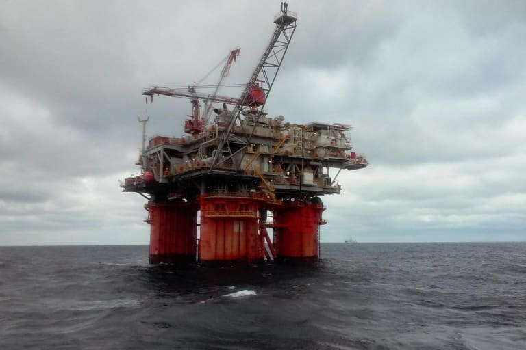 Leilão de petróleo do pré-sal comercializa dois milhões de barris e atinge um terço da oferta