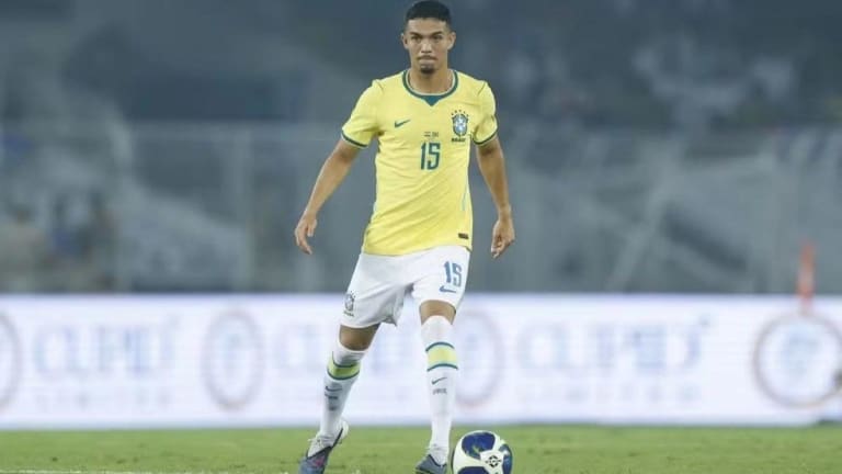 Flamengo monitora zagueiro Arthur Dias revelação do Athletico-PR e da Seleção Brasileira