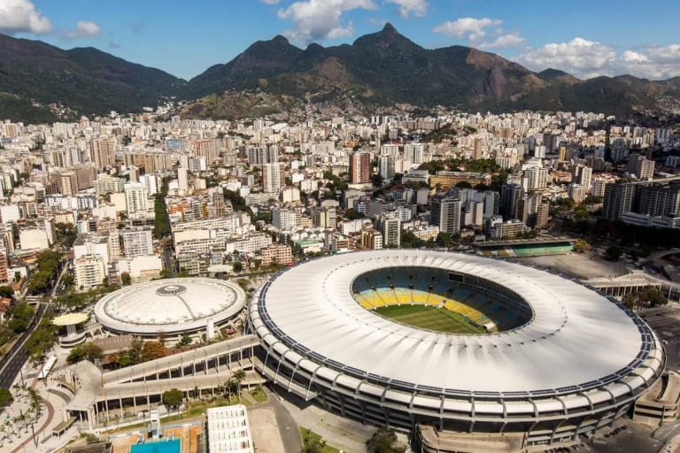 Clássicos do Brasileirão e duelo Premier League marcam agenda de futebol neste domingo
