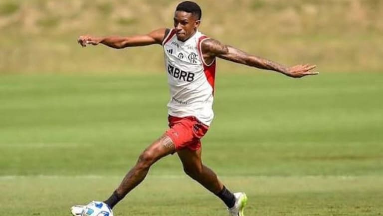 André Luiz cita forte concorrência para explicar saída do Flamengo e brilha na MLS