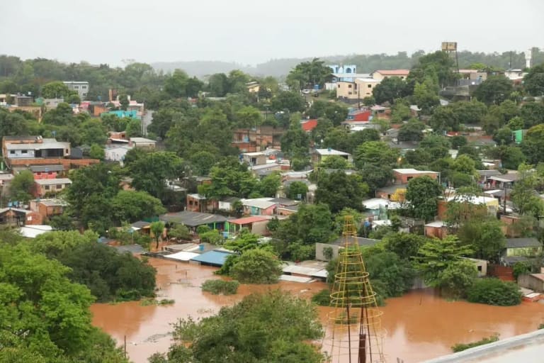 Itaipu emite alerta após forte elevação do rio Paraná afetar estruturas no Brasil