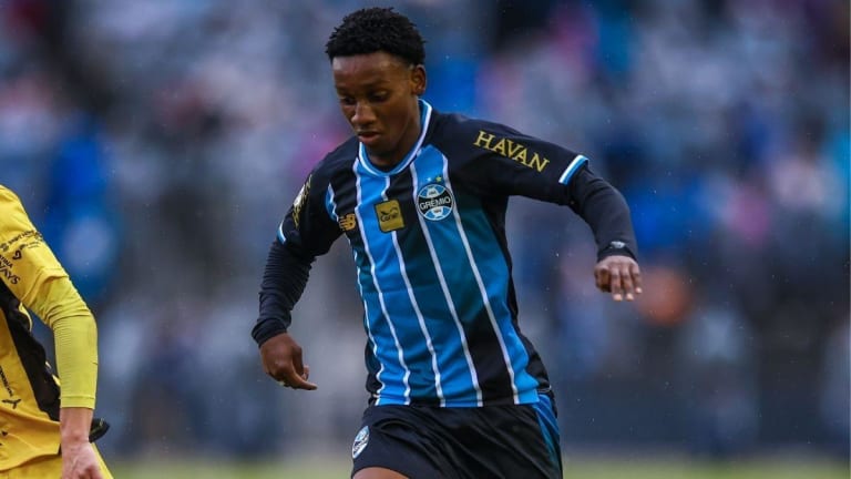 Grêmio é cobrado por pendências financeiras na venda de Gabriel Mec ao Porto