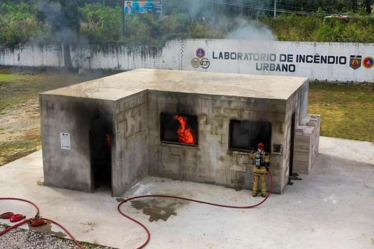 Parede de 10 cm resiste ao fogo por 4h e eleva concreto celular autoclavado (CCA) a novo patamar no Brasil
