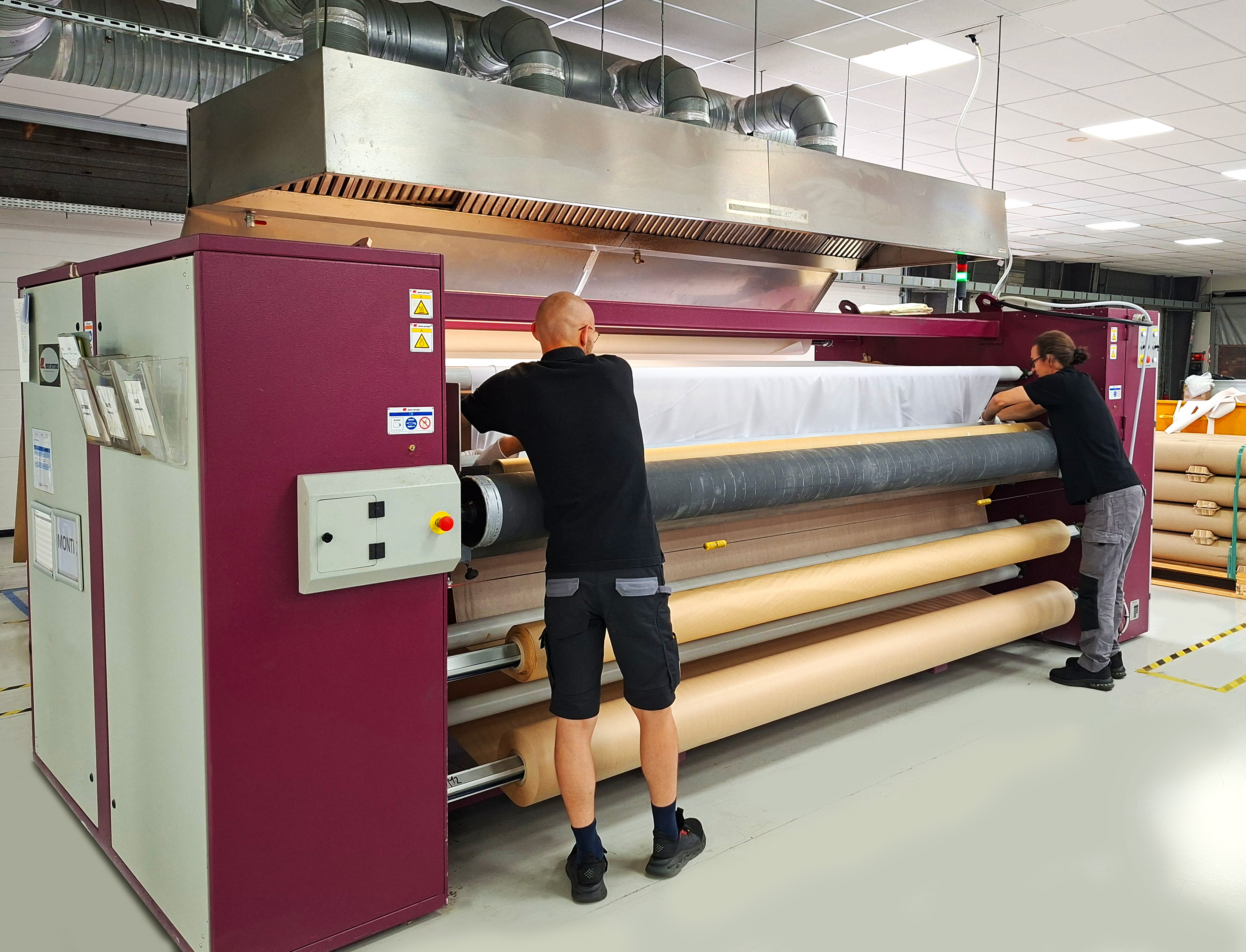 Large format print production at Ultima Displays