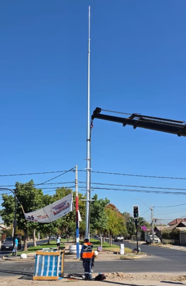 Poste Poligonal Cónico para Televigilancia