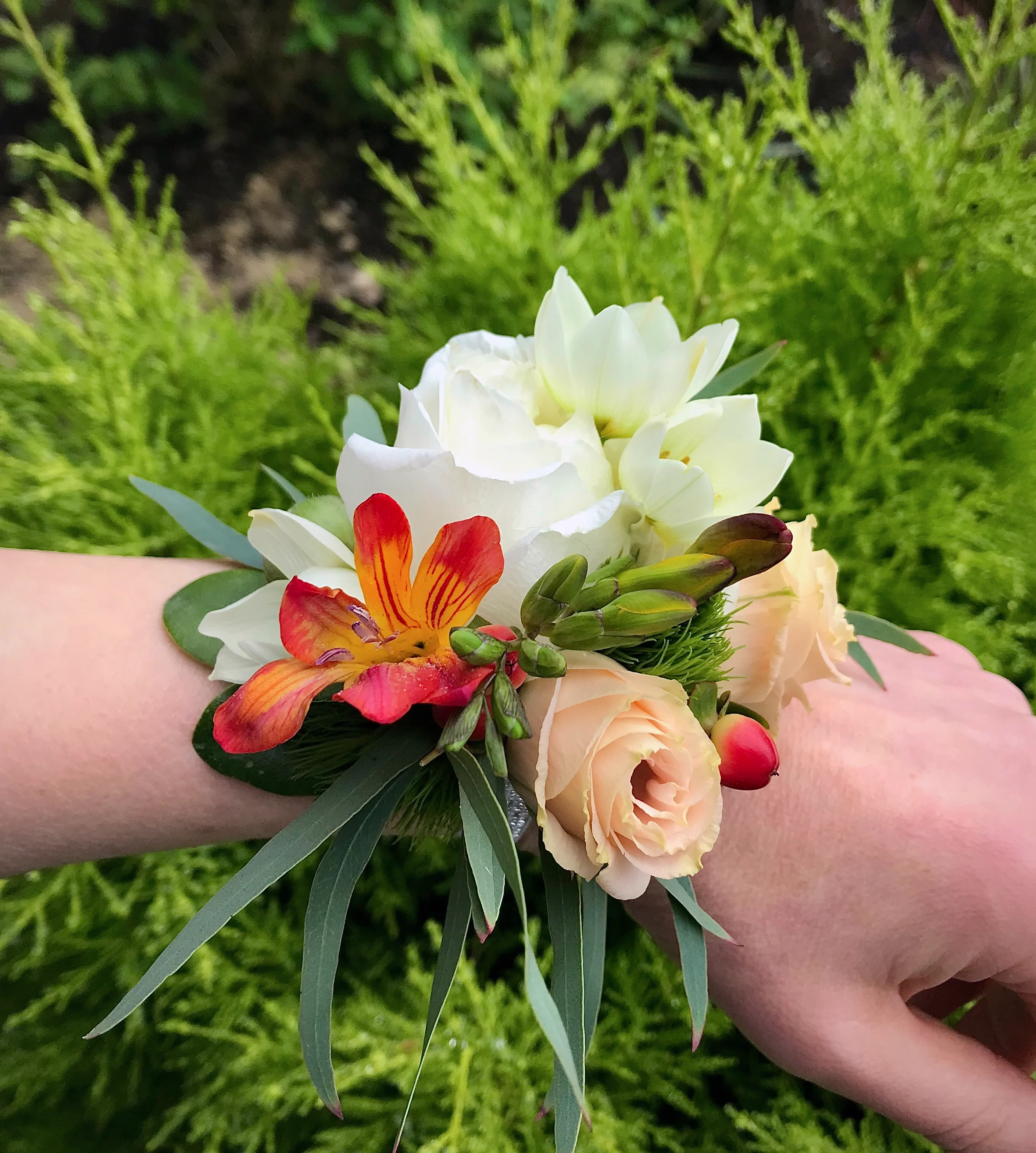Belmont Wrist Corsage - Flower Delivery Bellevue | Florum