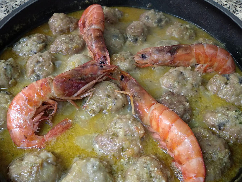 Albóndigas con gambas.