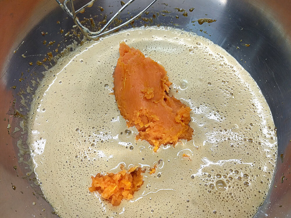 Huevos batidos con azĂșcar y purĂ© de boniato.