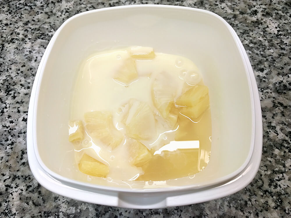 Piña en almíbar con leche condensada