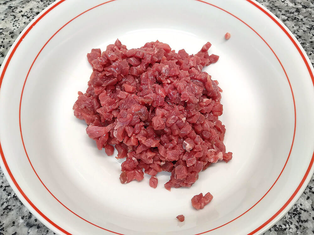 Carne picada a cuchillo.