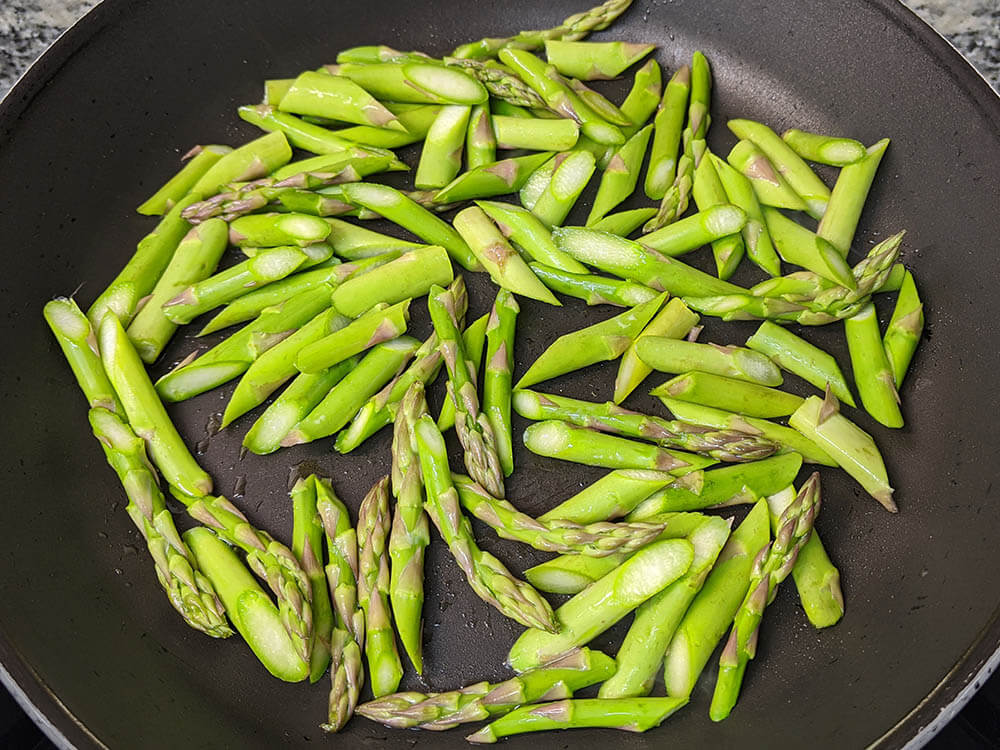 EspƔrragos verdes salteados.