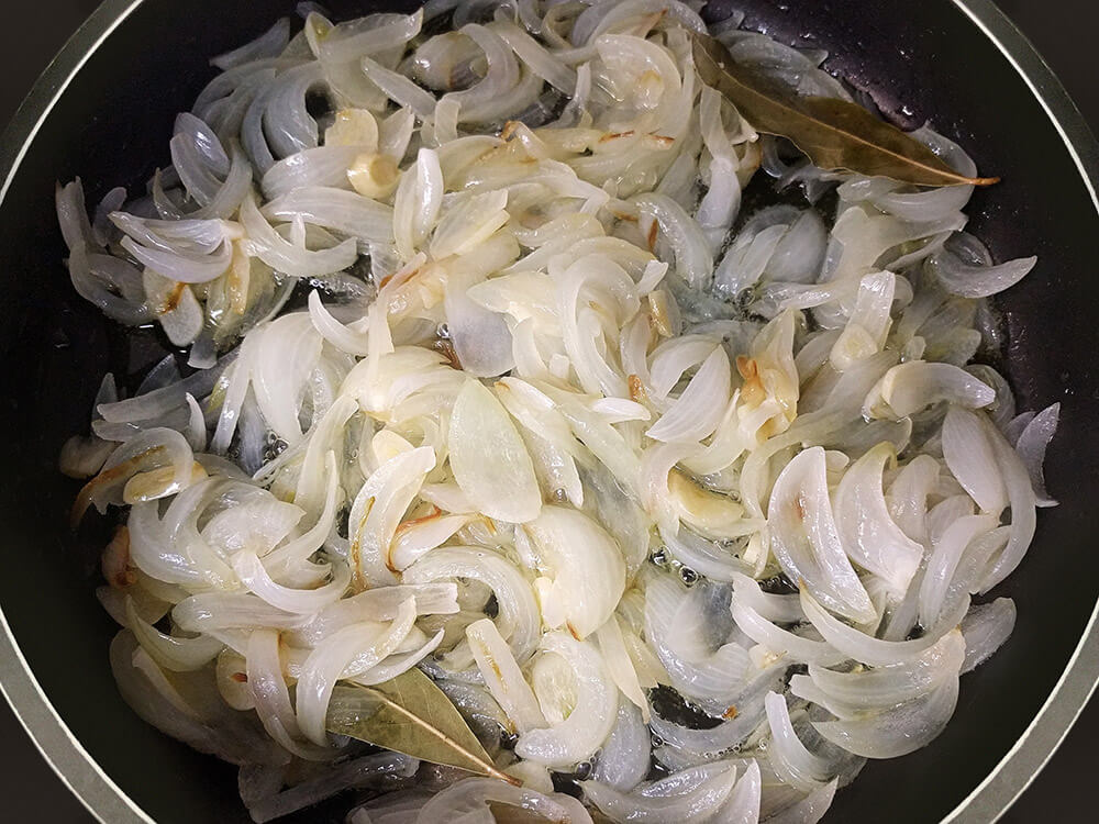Cebolla y ajos pochados.