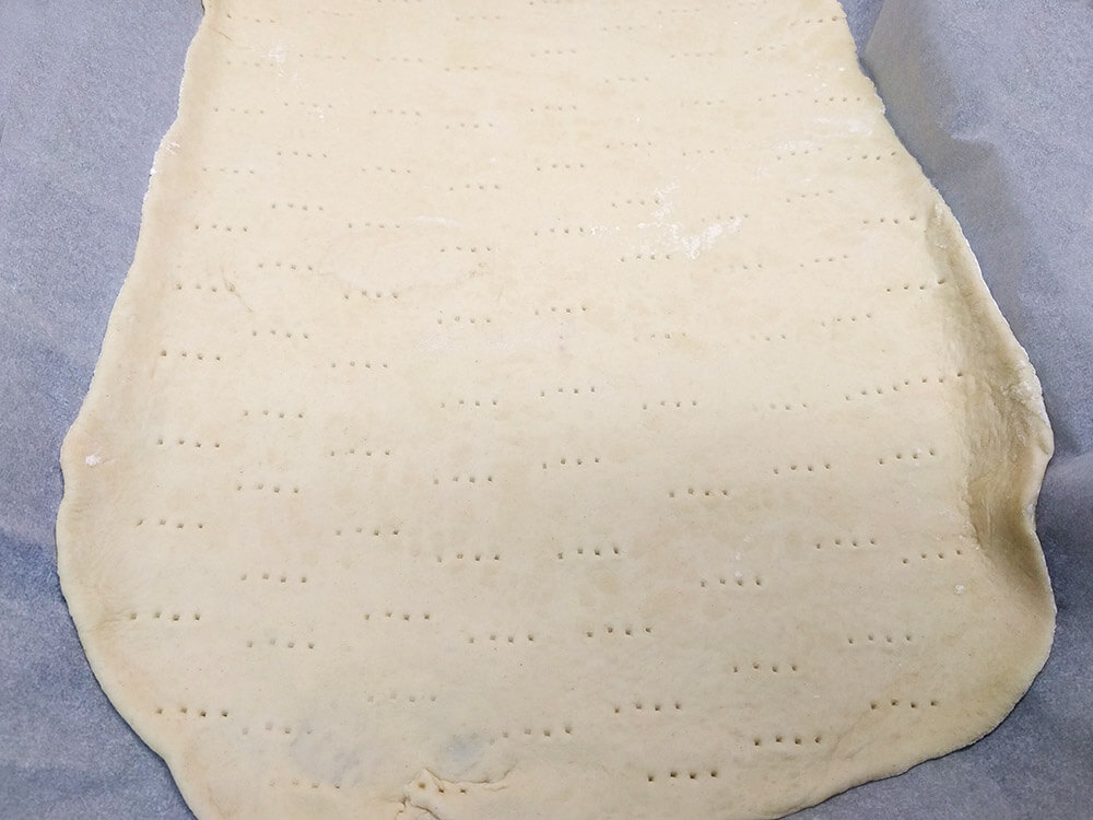 Masa de pizza estirada.