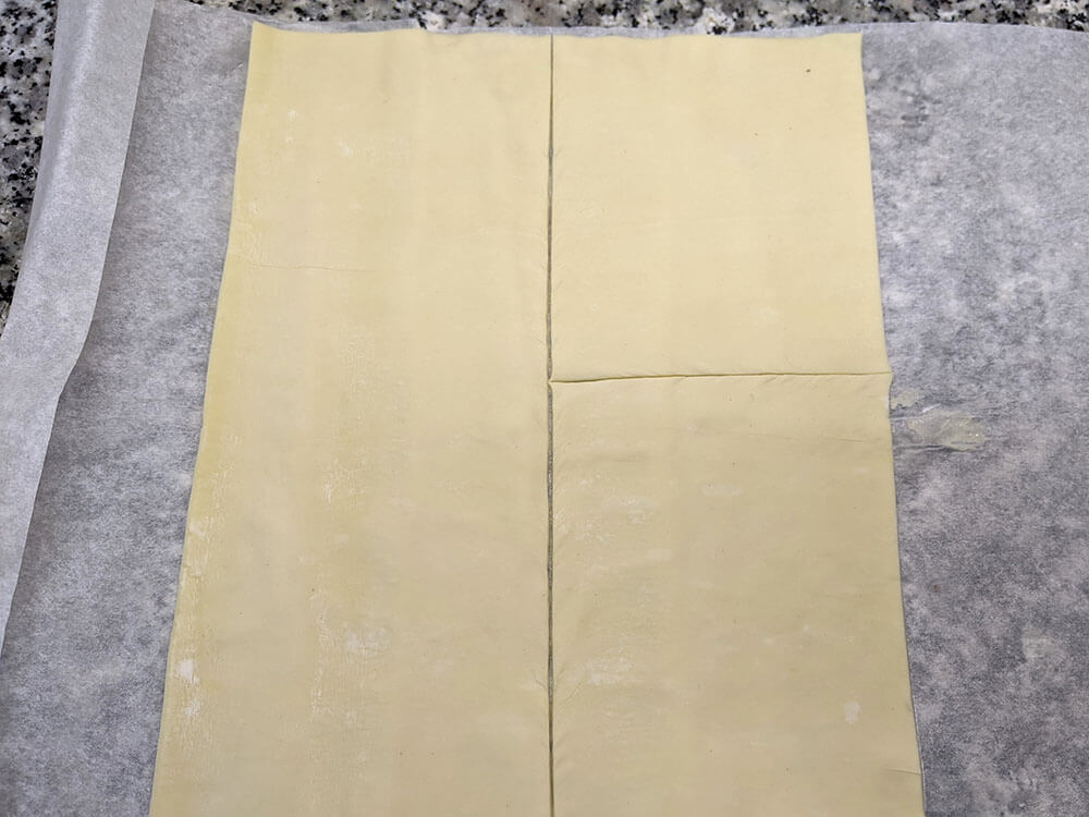 Rectángulos de masa de hojaldre.