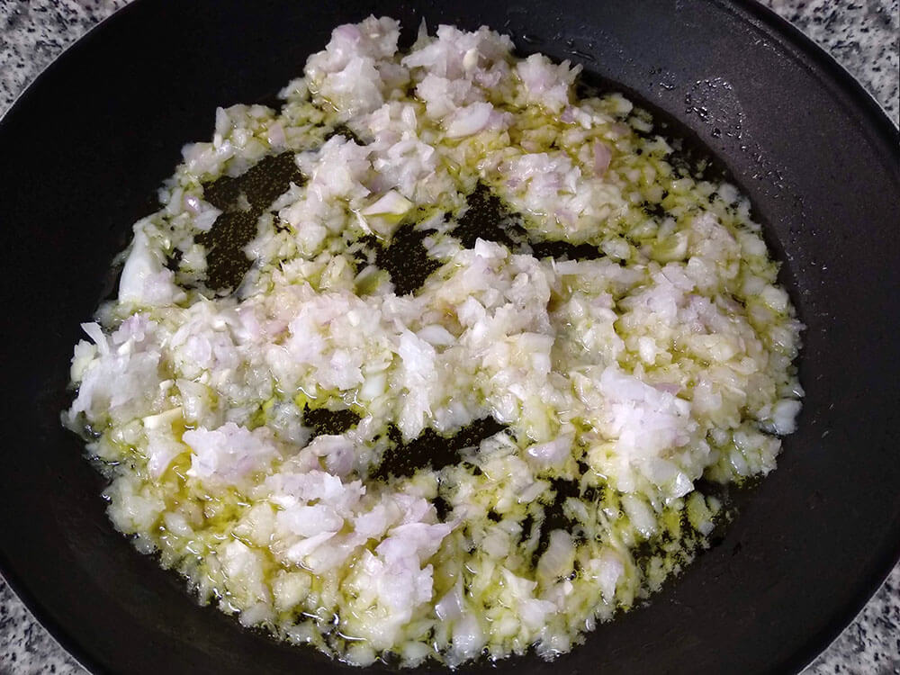 Cebolla picada.