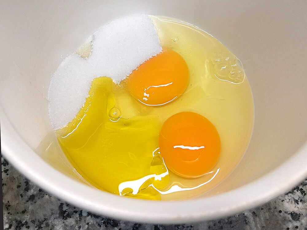 Huevos, azúcar y aceite