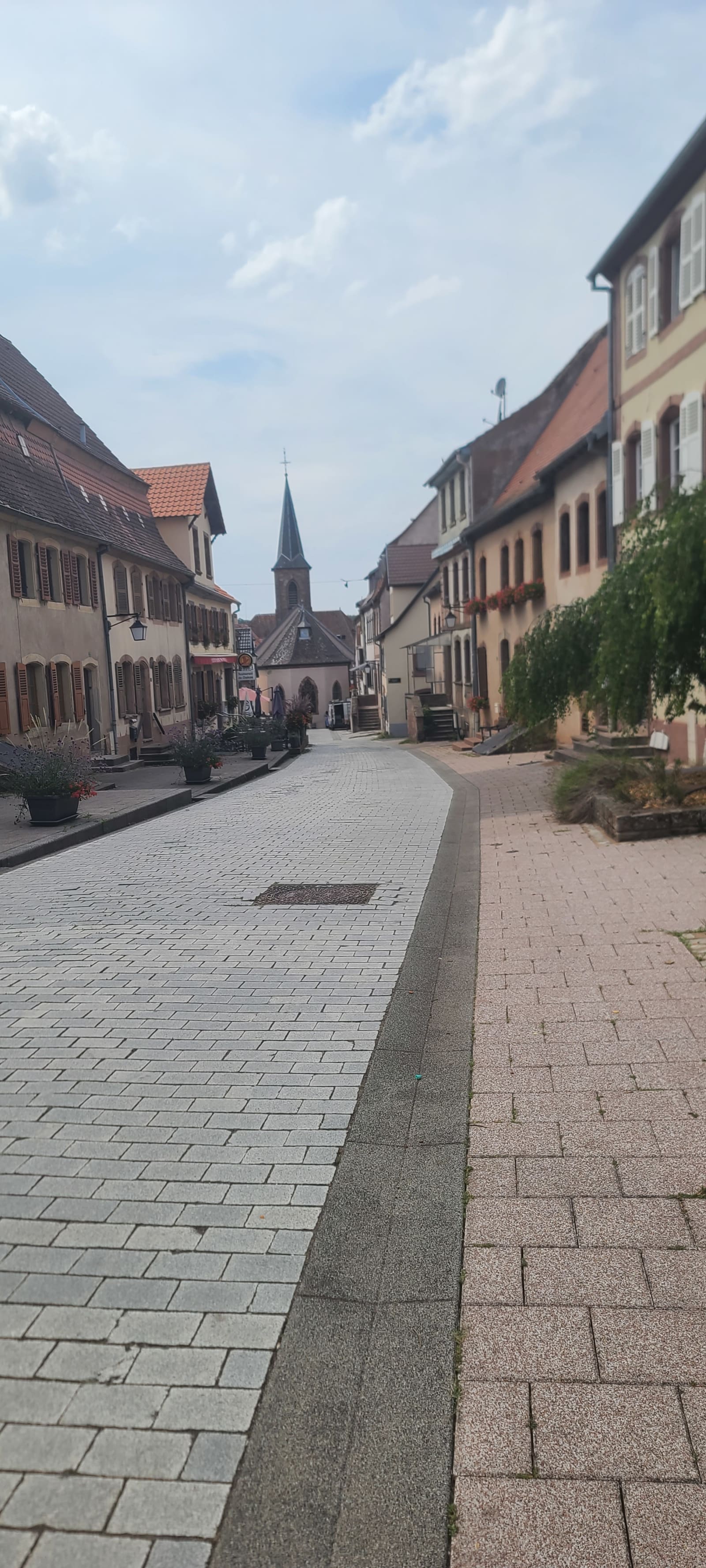 Arrivée à la vielle ville de La Petite-Pierre. Nous avons fait des mégas pauses pour ne pas arriver trop tôt ! Étape VRAIMENT facile :) !