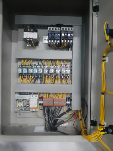 Pembuatan Lift Panel Relay Logic