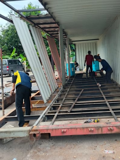 Pembuatan Container Stock Bahan AICA INDONESIA